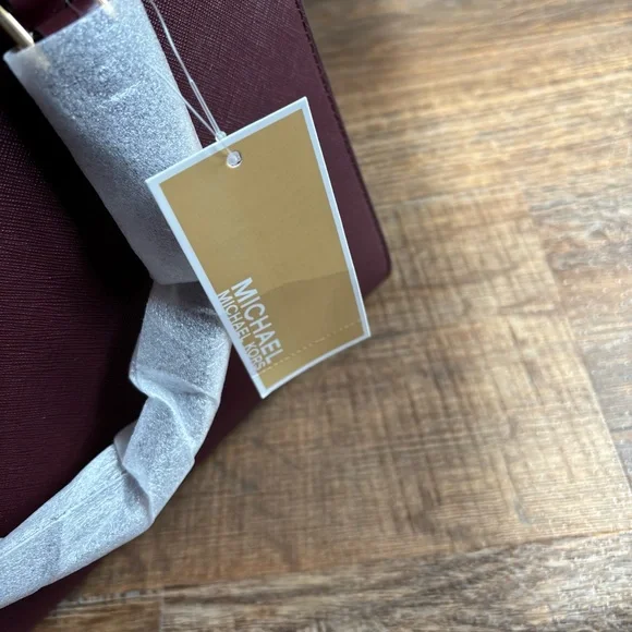 NWT Michael Kors Charlotte Medium Saffiano Leather Tote Bag - Picture 12 of 16